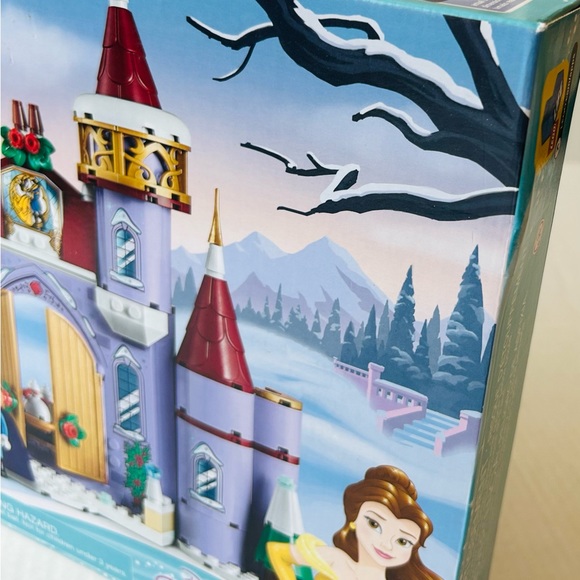 LEGO Disney Princess Belle’s Castle Winter Celebration 43180 (Retired) - Picture 6 of 9